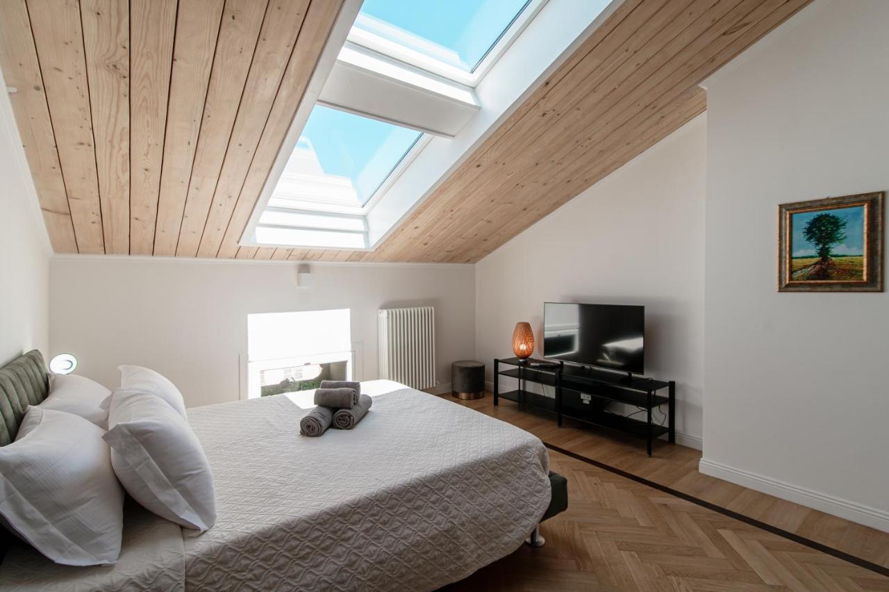 Ferienwohnung Attic 64 - The House Of Travelers Como Exterior foto
