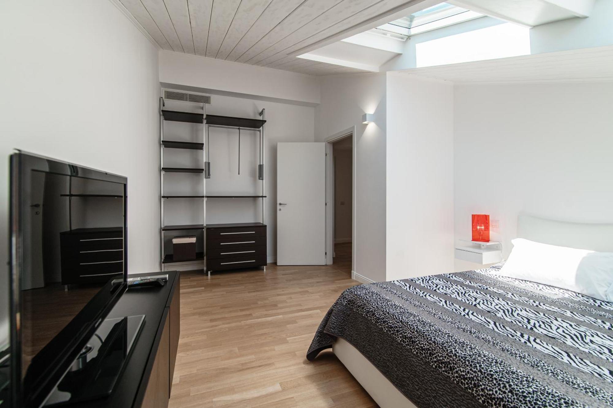 Ferienwohnung Attic 64 - The House Of Travelers Como Exterior foto